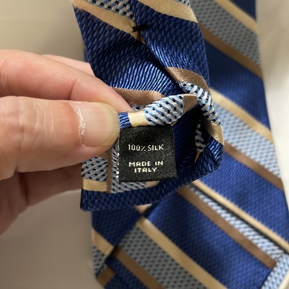 Jos A Bank men’s tie in various blues and metallic gold and tan stripes. NWT - Picture 4 of 4